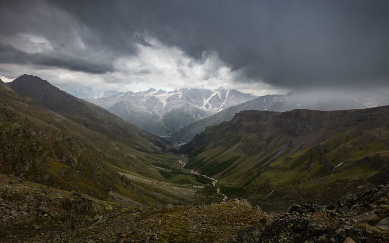 Терскольское ущелье в грозуphoto preview