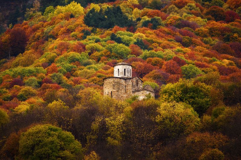 кавказ, горы, осень, храм, карачаево-черкесия, кчр, теберда Осенний храм фото превью