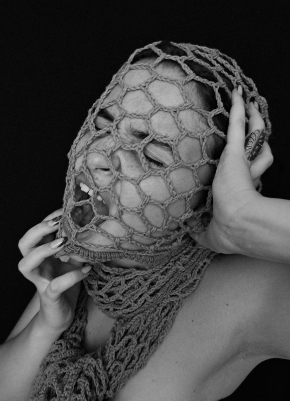 портрет, портретная фотография, женский портрет, естественный свет, фотосессия, чб, девушка, естественность, удаленная съемка Mihaelaphoto preview