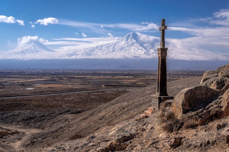 пейзаж, гора Арарат, Хор Вирап Каменный крест Хачкар на холме монастыря Хор Вирап на фоне горы Араратphoto preview
