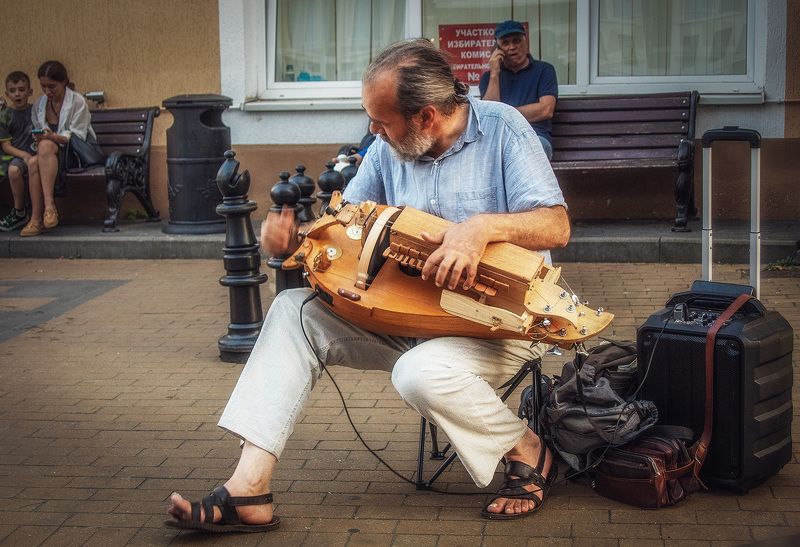 Уличный музыкантphoto preview