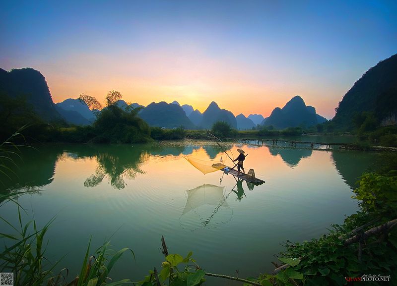 quanphoto, landscape, sunset, sundown, river, fishing, fisherman, mountains, rural, golden, vietnam Catching Sunsetphoto preview