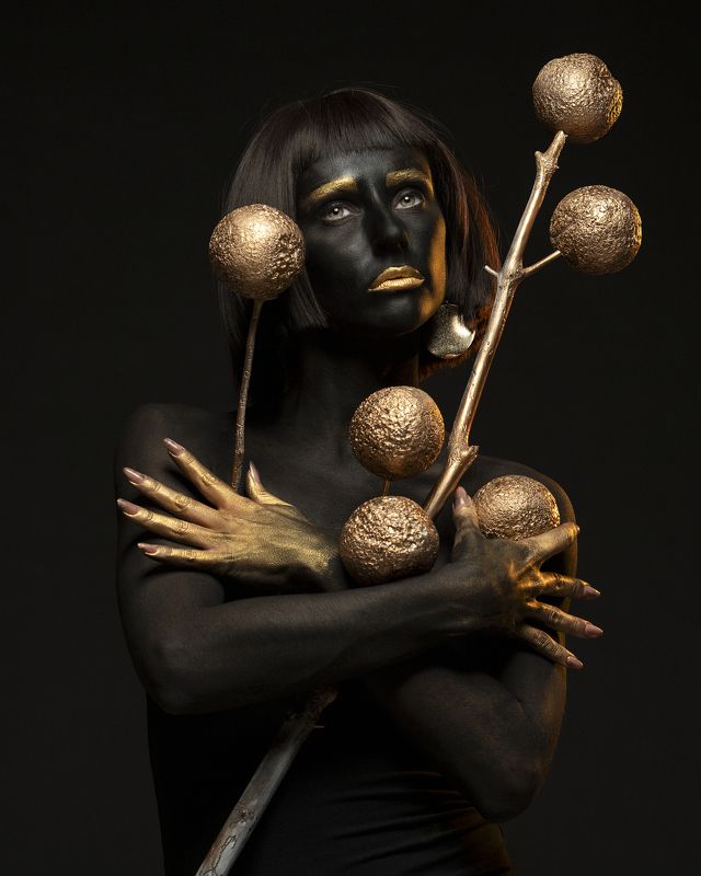 art, attractive, beautiful woman, beauty, black and gold, branch, creative, dreaminess, elegance, eyes, femininity, front view, grace, hands, human face, individuality, indoors, looking, makeup, one person, portrait, pose, studio shot, young woman Whispers of Gold фото превью