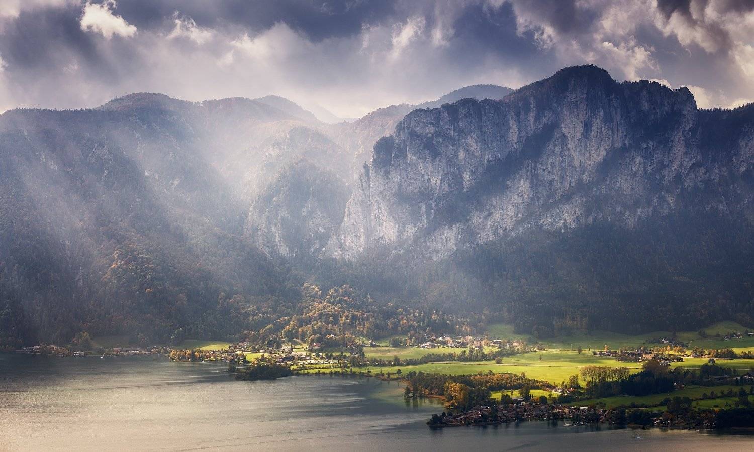 В лучах осеннего солнца. Автор: Евгений Матюшенков Австрия, Мондзее, Октябрь, Осень, Панорама, Евгений Матюшенков