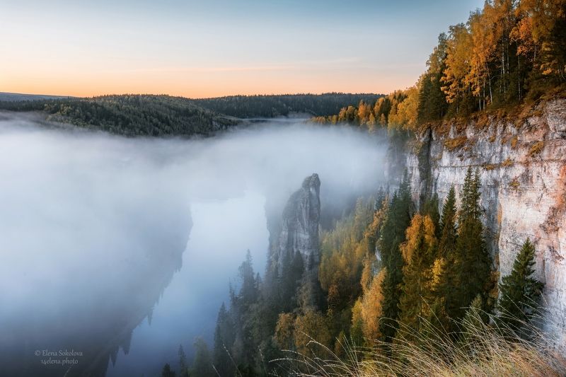 усьвинские столбы, осень, туман, утро, рассвет Усьвинские столбы и Чертов палецphoto preview