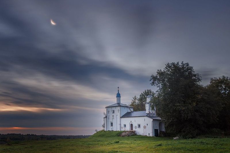 церковь, ночь, труворово городище, изборск, храм, церковь николая чудотворца Церковь Николая Чудотворца на Труворовом Городищеphoto preview