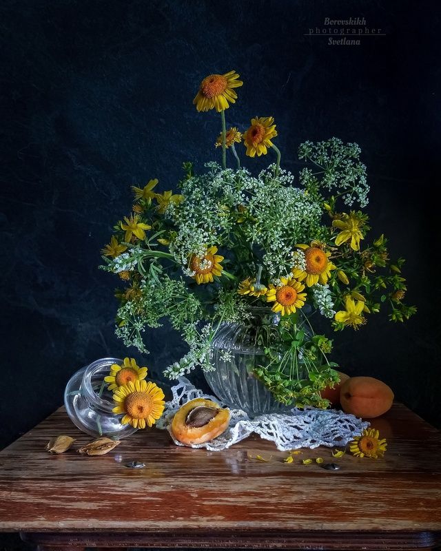 натюрморт, низкий ключ, darkphoto, ваза, цветы, лето, фото на телефон Полевые цветы фото превью