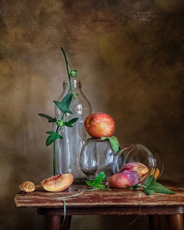 натюрморт, art_photo,  стекло, банки, фрукты, фото у окна, фото на телефон Персики поспелиphoto preview