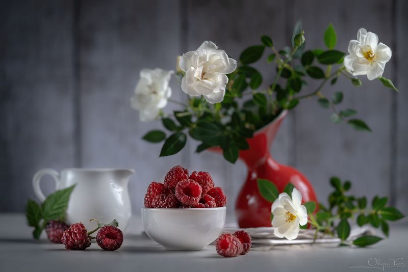 розы, малина, цветы, ягоды photo preview