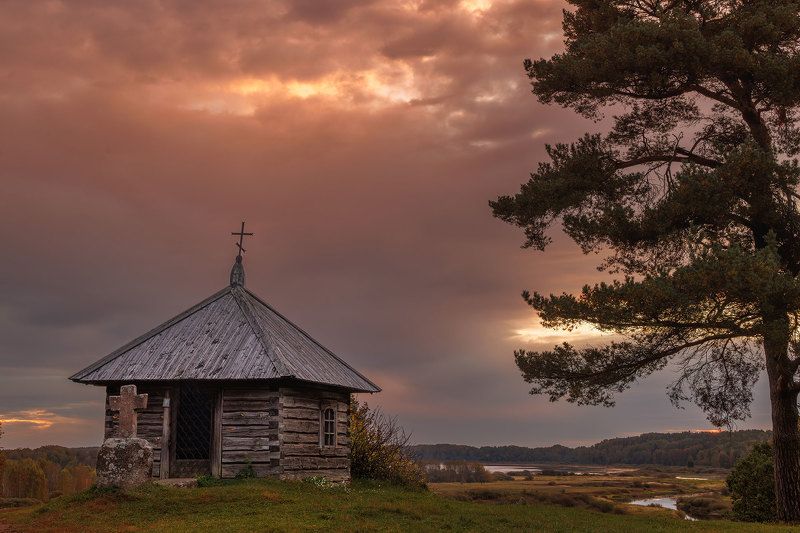 михайловское, савкина горка, городище, псков, псковская область, крест, часовня Савкина горкаphoto preview