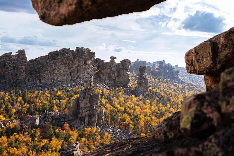 колчим, колчимский камень, помяненный камень, пермский край, пермь, урал, уральские горы, осень В объятьях каменных стражейphoto preview