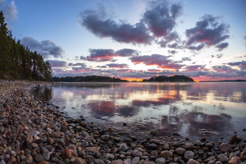 Карелия, Ладога, Ладожское озеро, Ладожские шхеры Первые краски рассветаphoto preview
