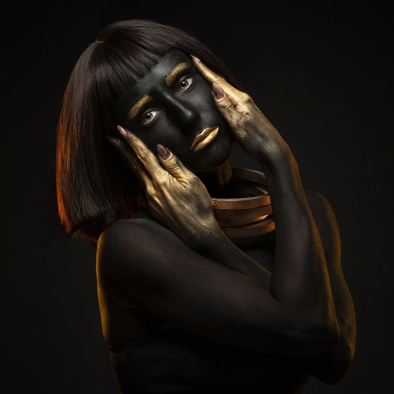 art, attractive, beautiful woman, beauty, black and gold, close-up, creative, female, femininity, front view, grace, headshot, individuality, indoors, light, looking at camera, makeup, necklace, one person, portrait, pose, shadow, studio shot, young woman Golden Grace фото превью