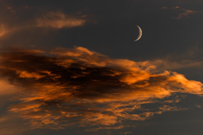 #небо #закат #луна #природа #сочи #краски #облака Луна и облакоphoto preview