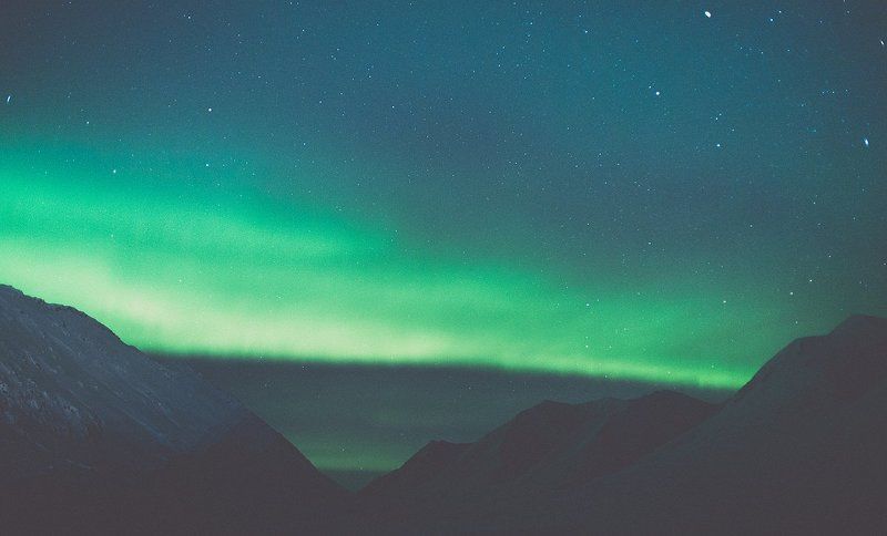 северное сияние, ночь, звезды, горы, снег Небесные огни над горамиphoto preview