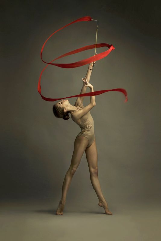 гимнастика, гимнастка, гибкость, красота, , движение, высота, художественная гимнастика, фотография, цвет, свет, портрет. Гимнастические этюды. Нинаphoto preview