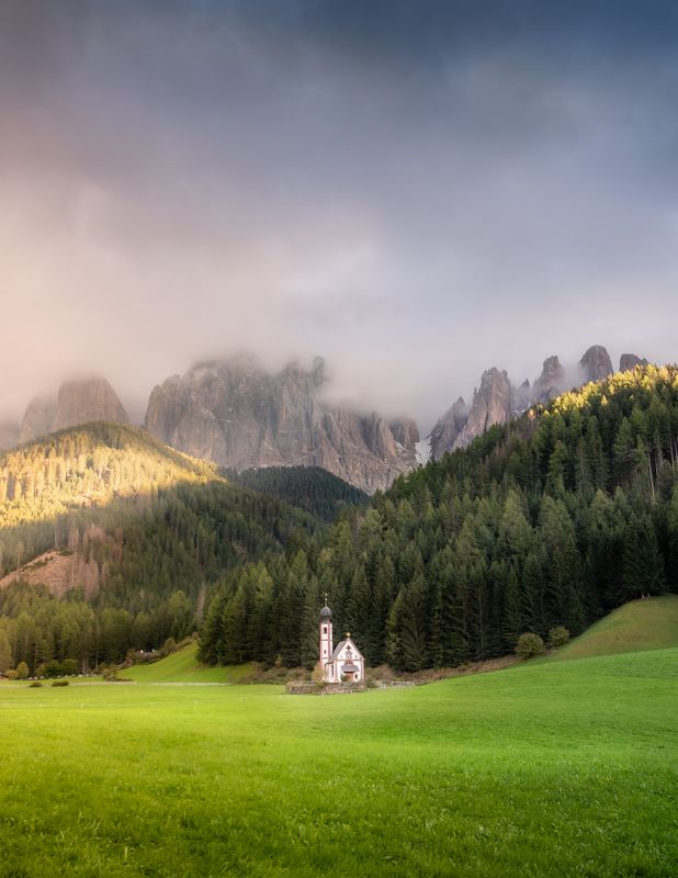горы, церковь, вечер, закат, облака, италия, santa maddalena, Santa Maddalenaphoto preview