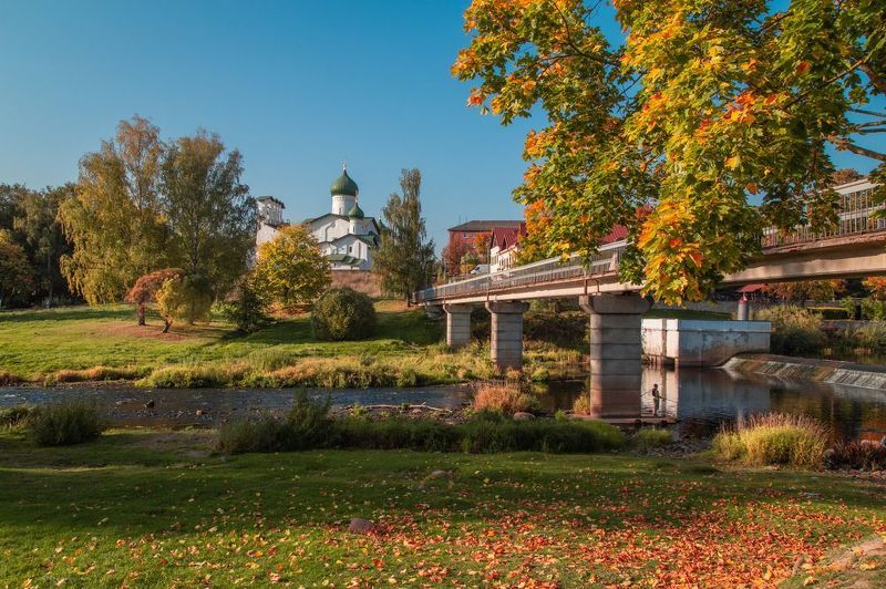 Псков, город Псков Красочная осеньphoto preview