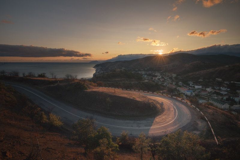 Дорога вдоль берегаphoto preview