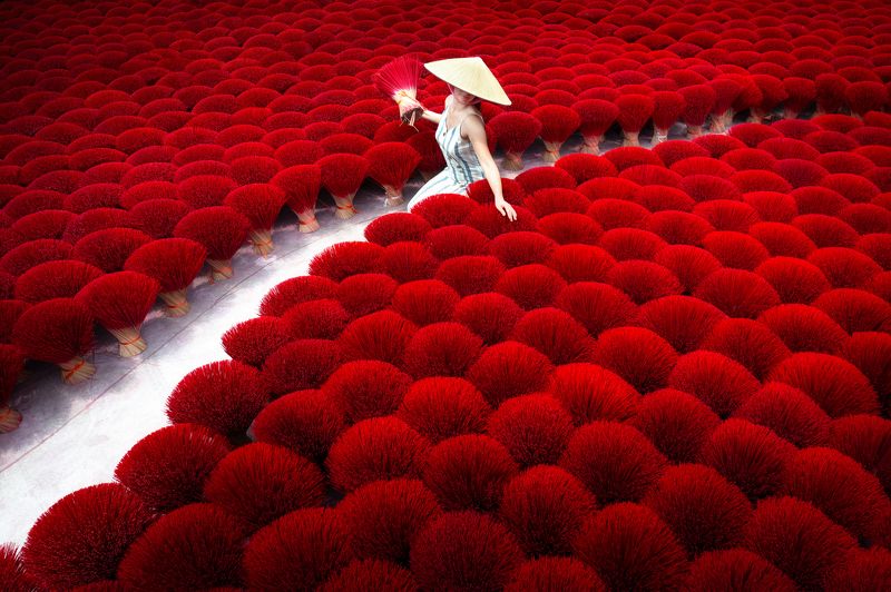 Red diagonalsphoto preview