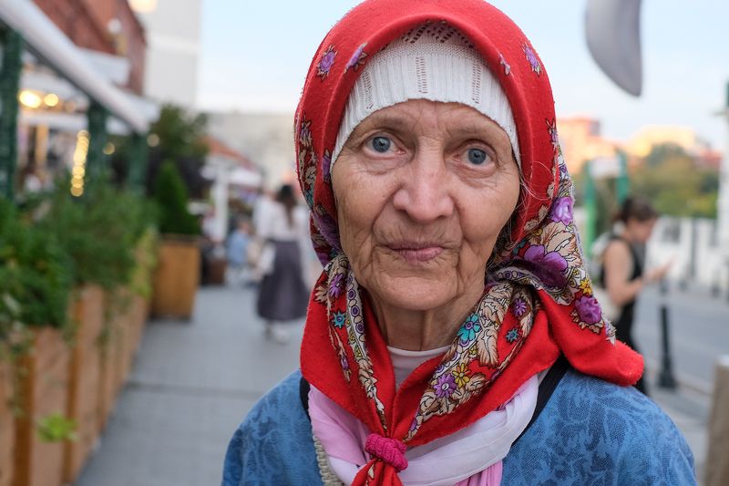 город улица люди Прохожая... фото превью