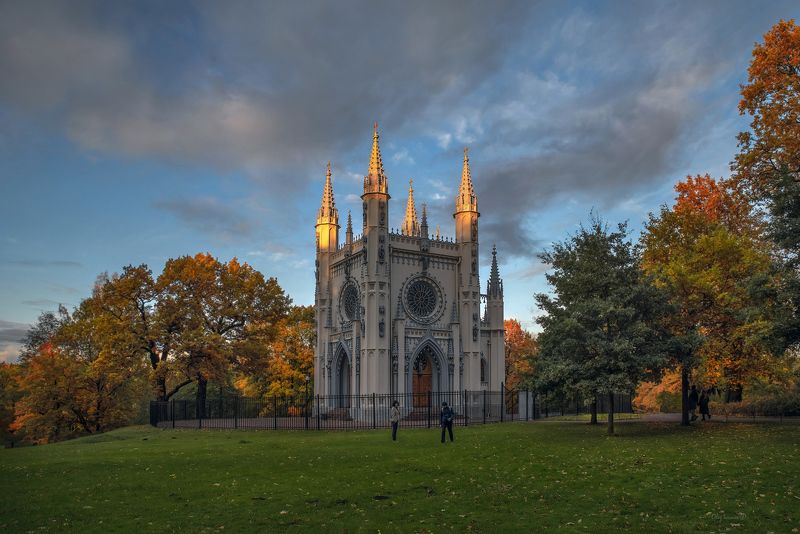 петергоф, осень Русская готика фото превью