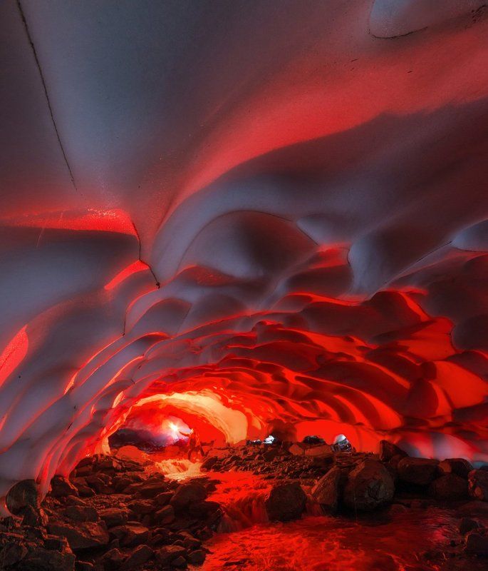 Камчатка, Мутновский вулкан, Снежные пещеры Подснежная Камчатка.photo preview