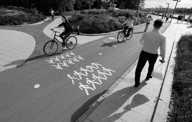 Музеон, набережная, велодорожка, пешеходный переход, велосипеды, лето Звёздочки в ряд, косточки в ряд - трамвай переехал отряд октябрятphoto preview