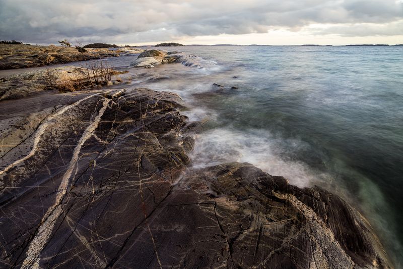 Скалистый берегphoto preview