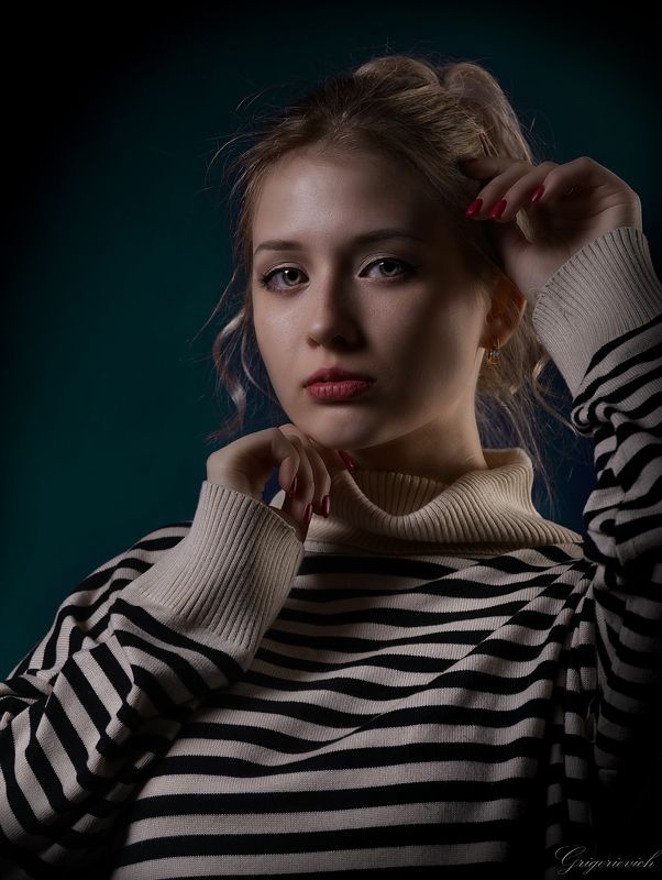 девушка. портрет. красота. глаза.  взгляд. Еленаphoto preview