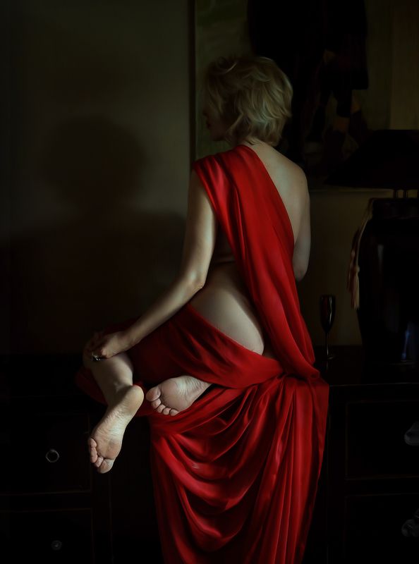 Леди  в красномphoto preview