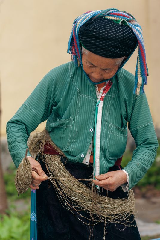 H\'Mong womenphoto preview