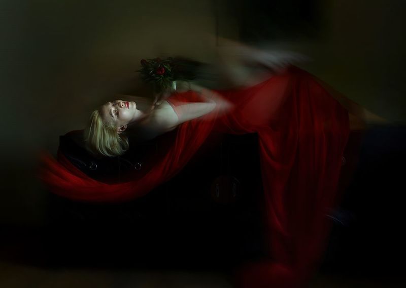 Леди в красномphoto preview