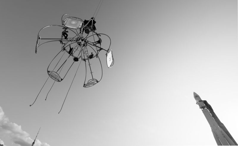 Останкинская башня, ракета, ВДНХ, акробаты, в воздухе, пять лепестков, Transe Express Новости пилотируемых полётовphoto preview