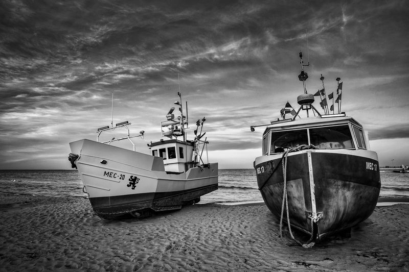 Beach, Boat, Sky, Sand, Water, Fishing, Mechelinki, Baltic sea, Sea, Black&white, Monochrome Fishing boats фото превью