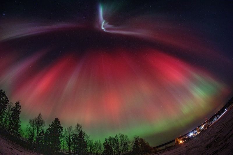 Октябрьское сияние над Печорой фото превью