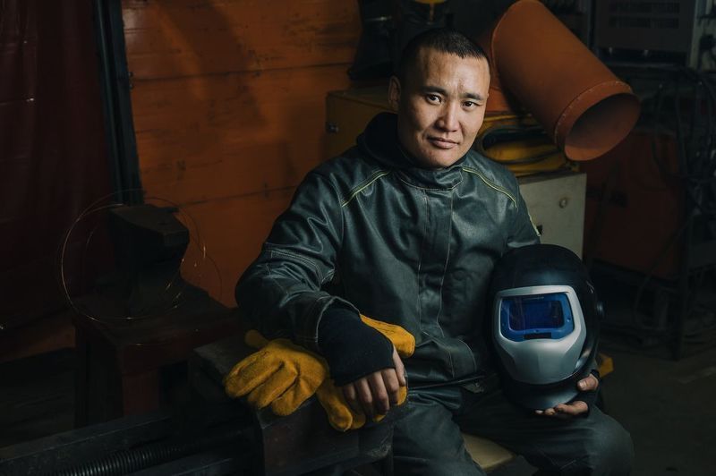 портрет сварщика photo preview