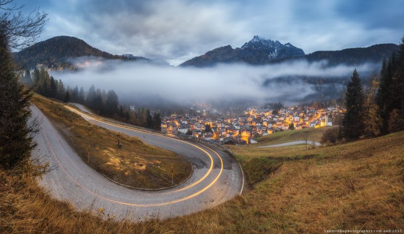 италия,caviola,sony,город,доломиты,альпы,осень,горы,облако,пасмурно Италия. Caviola. Вечерний город или крокодиловое облако.photo preview