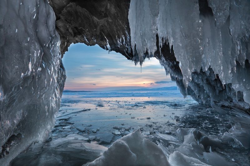 Грот, лед, Байкал, скалы, закат За ледяными занавесками... фото превью
