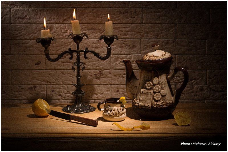 выпитый чай и догорающие свечиphoto preview