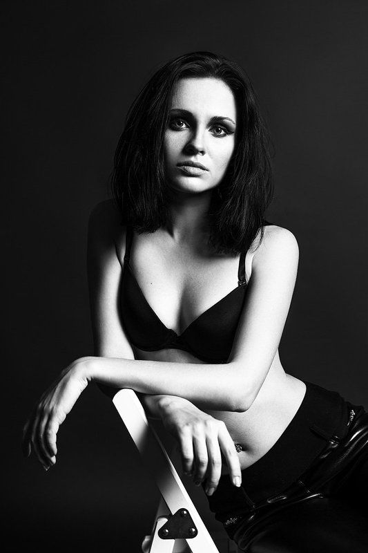 портрет чб  Алинаphoto preview