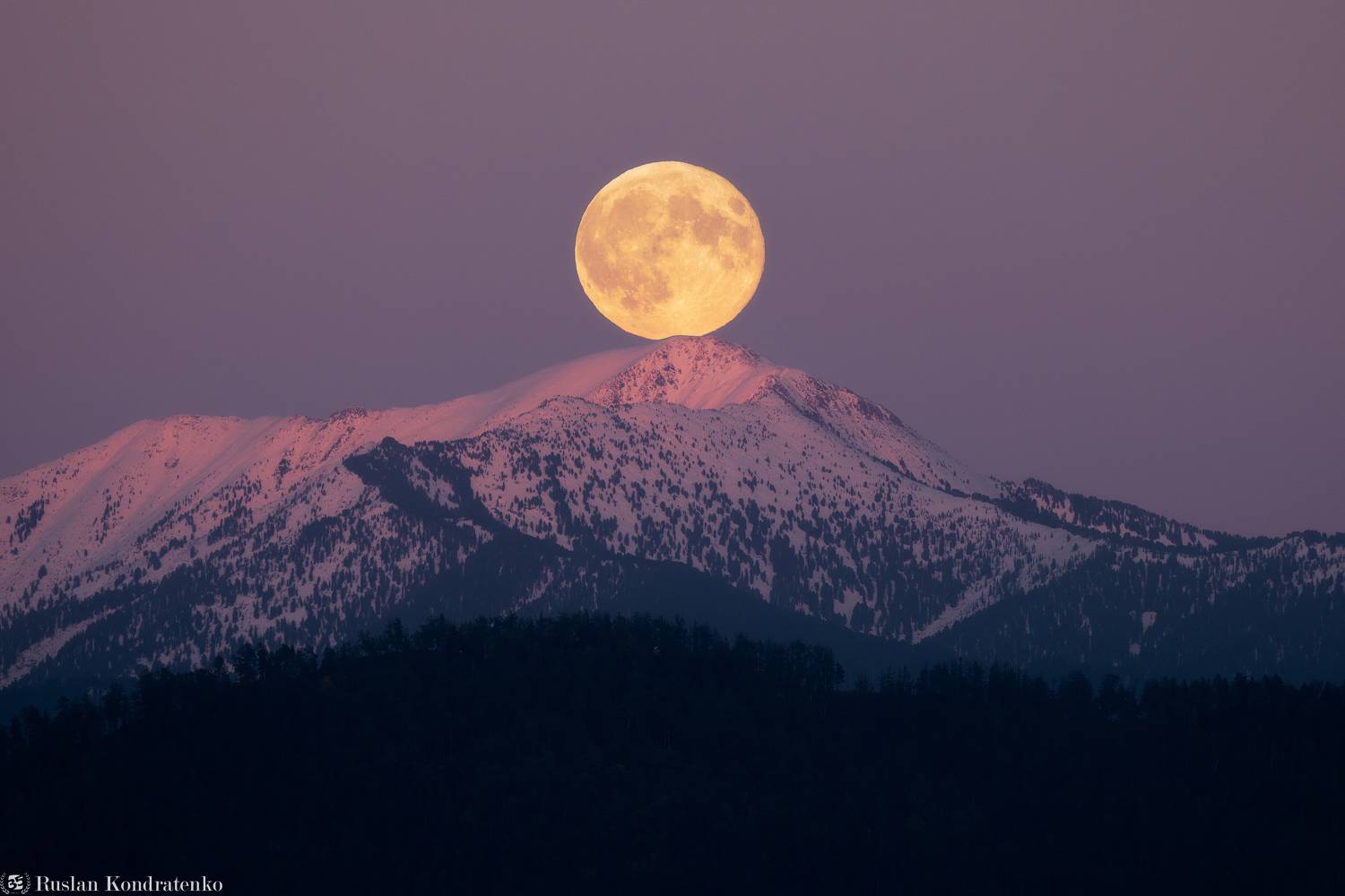Восход Луны над горами Алтая. Автор: Кондратенко Руслан алтай, полнолуние, луна, горы, горный алтай, прострел, Кондратенко Руслан