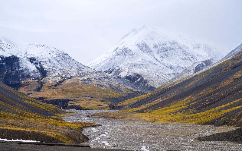 Якутия, Сунтар-Хаята, горы, река В долине реки Надеждаphoto preview