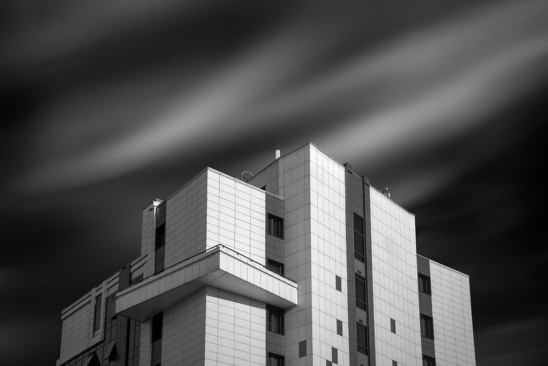 город, архитектура, фасад, здание, чб, черно-белое, небо, выдержка, красноярск Роснефтьphoto preview
