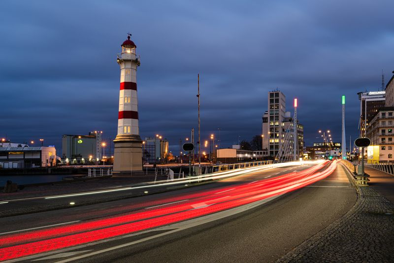 город, длинная выдержка, синий час, маяк Вечерний городphoto preview