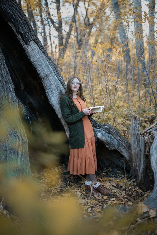 осень, девушка, биология, наука, книга, лес, оранжевый цвет Биология высших грибов фото превью