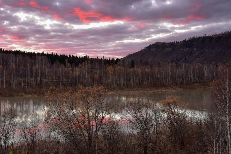 россия, кузбасс, осень, октябрь, вечер, закат, река кондома, катунские утёсы Поздняя осень закатphoto preview