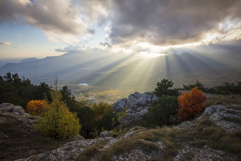 крым, лучистое, лучи, осень, горы, пейзаж, демерджи, Лучи над Лучистым.photo preview