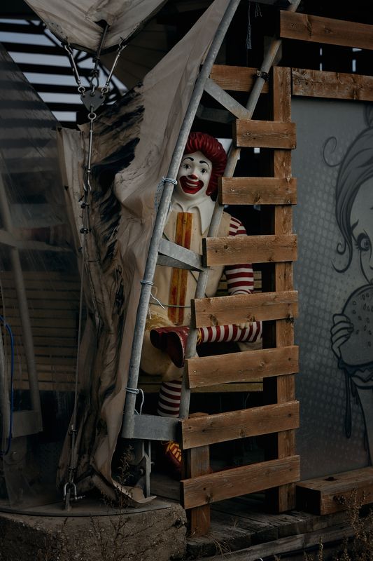 кафе, палатка, клоун Ушёл сезонphoto preview