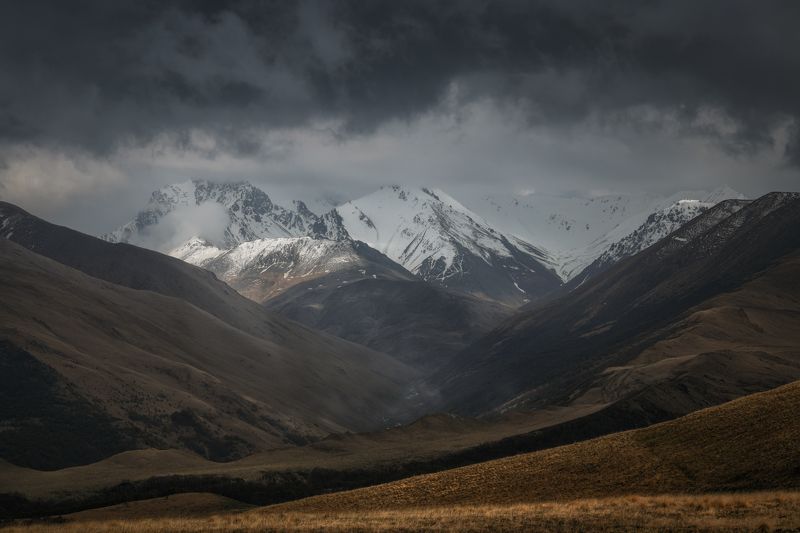 пейзаж, кавказ, горы, закат, главный кавказский хребет, лето, тучи Снежные шапкиphoto preview
